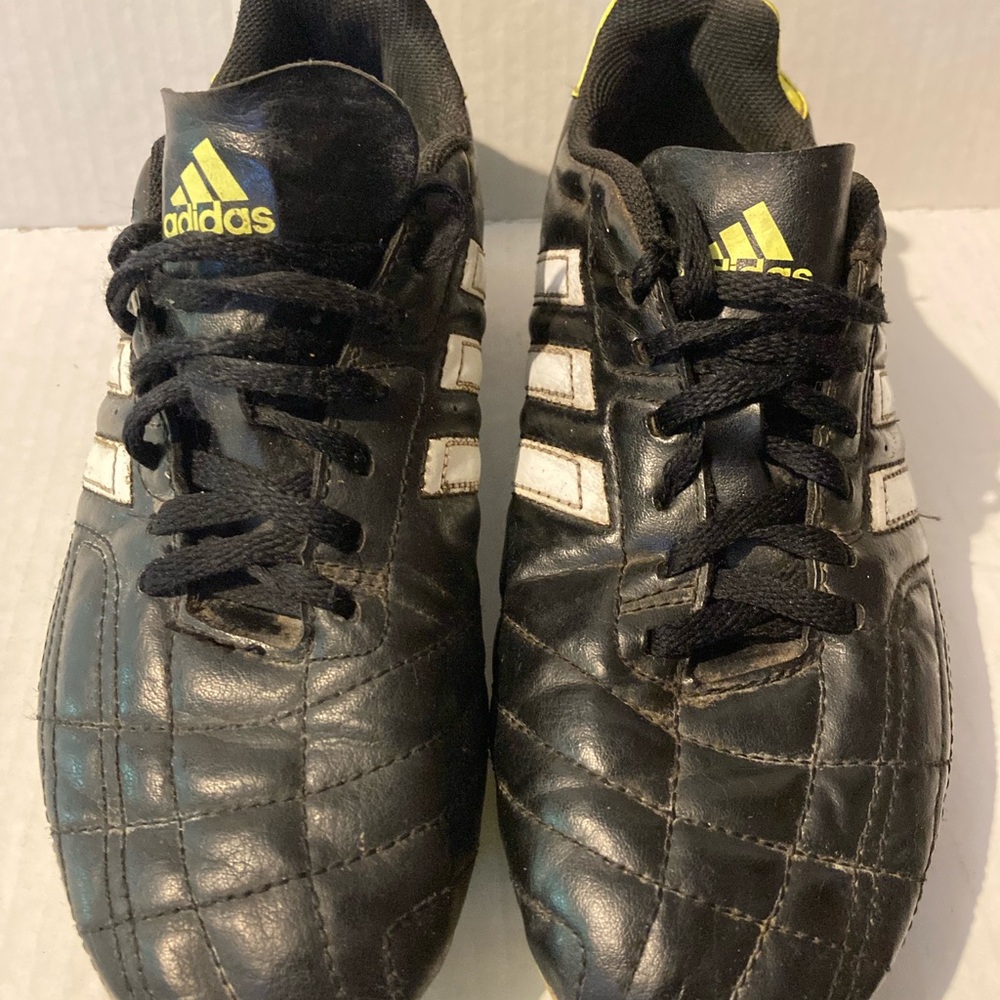 Adidas Boy Black Soccer Leather Shoes Size 6